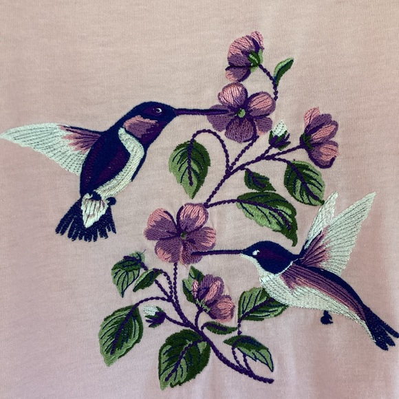 Heritage Tops - Size Small T-Shirt Embroidered Hummingbird Design Women’s